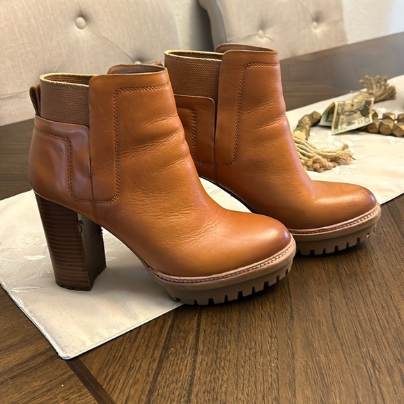 Ankle boots - Picture 1 of 8